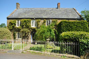 Front view of Myrtle House, from the quiet lane